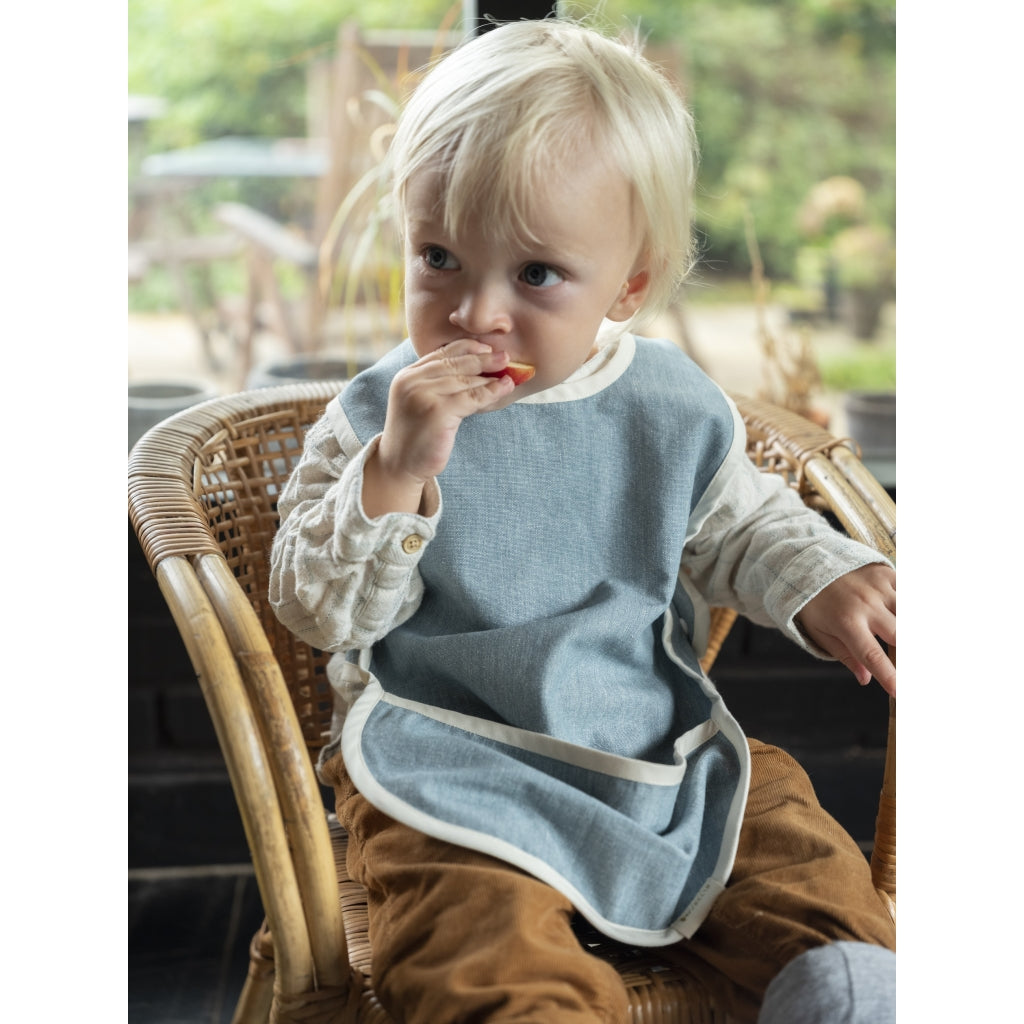 Fabelab Cross Back Bib - Chambray Blue Spruce Hagesmække og savlesmække Blue Spruce