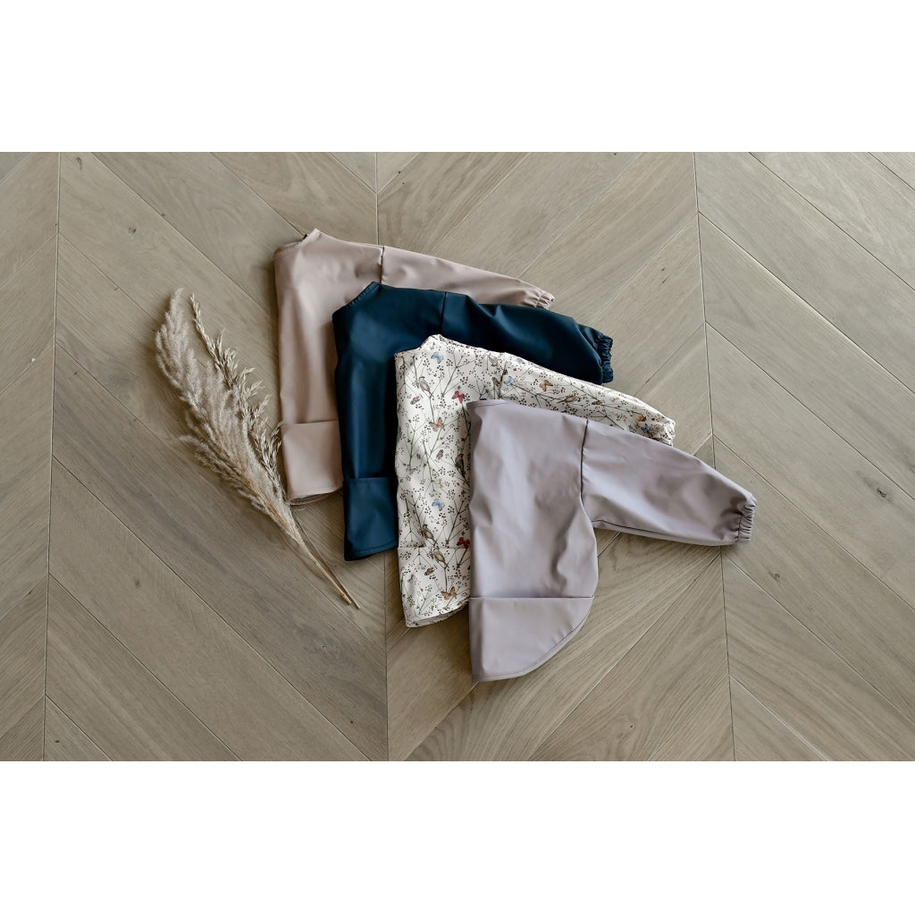 Mikk-Line PU Hagesmæk Bluse (Ensfarvet) Hagesmække og savlesmække Blue Nights