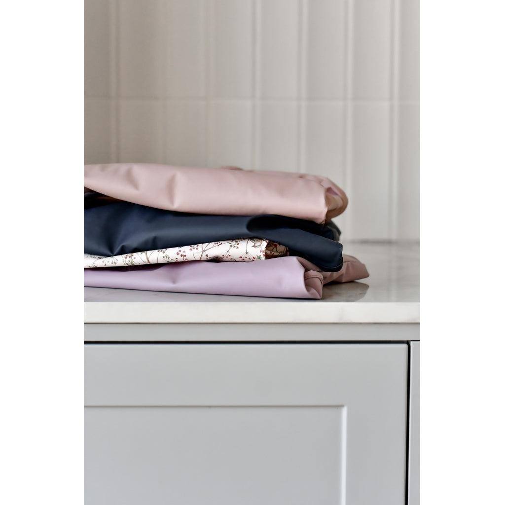 Mikk-Line PU Hagesmæk Bluse (Ensfarvet) Hagesmække og savlesmække Blue Nights