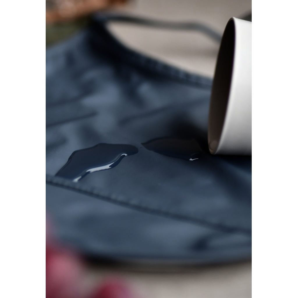 Mikk-Line PU Hagesmæk Kort (Ensfarvet) Hagesmække og savlesmække Blue Nights