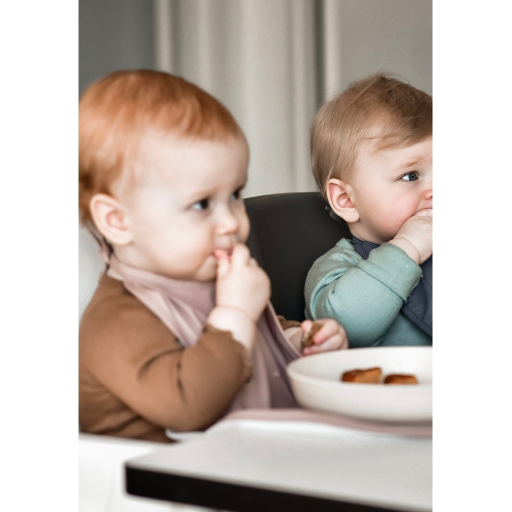 Mikk-Line PU Hagesmæk Lang (Ensfarvet) Hagesmække og savlesmække Adobe Rose