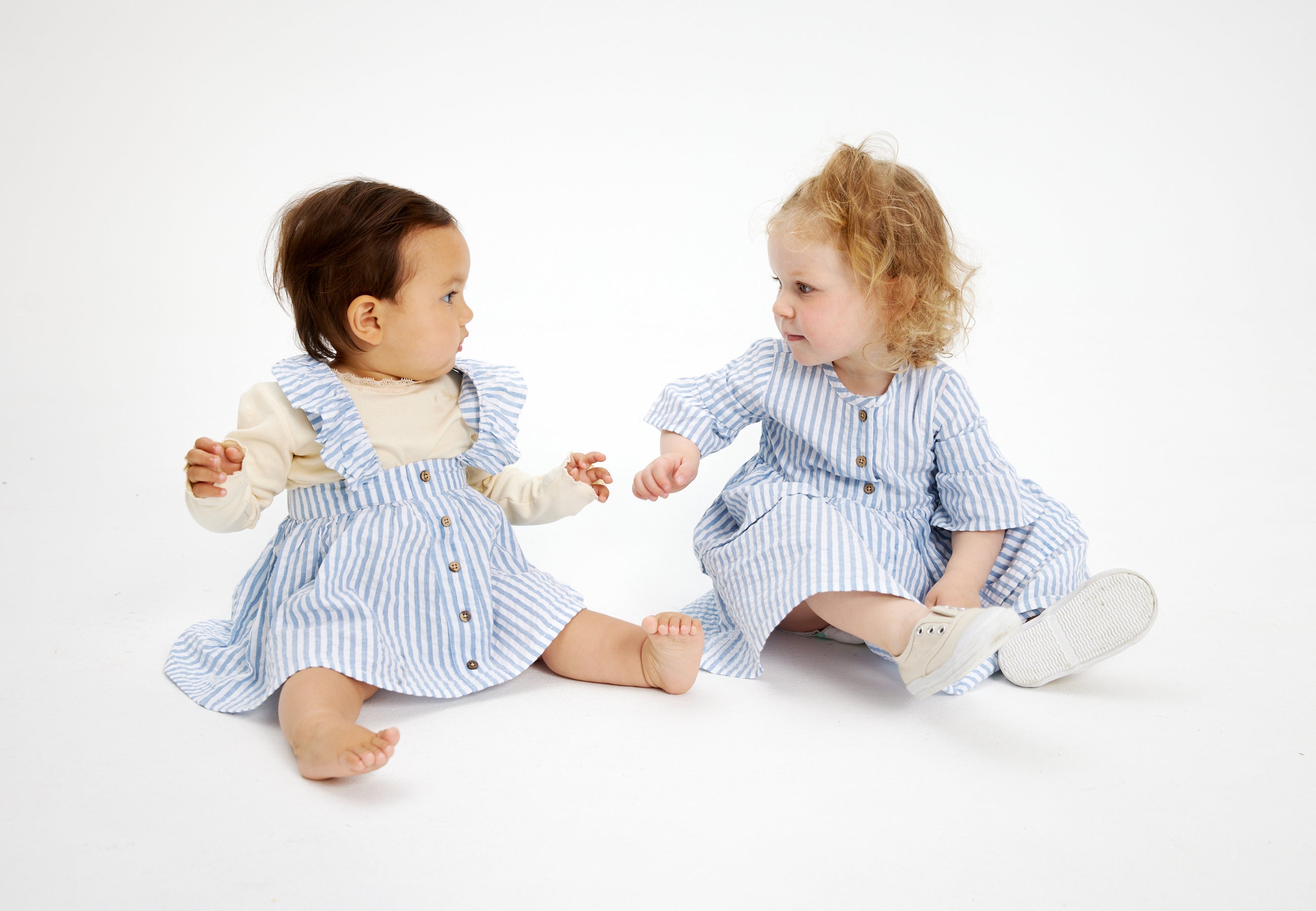 Shop børnetøj til børn i alderen 0-4 år. Her hos THE NEW siblings finder du bl.a. nye styles fra Autumn23 kollektionen