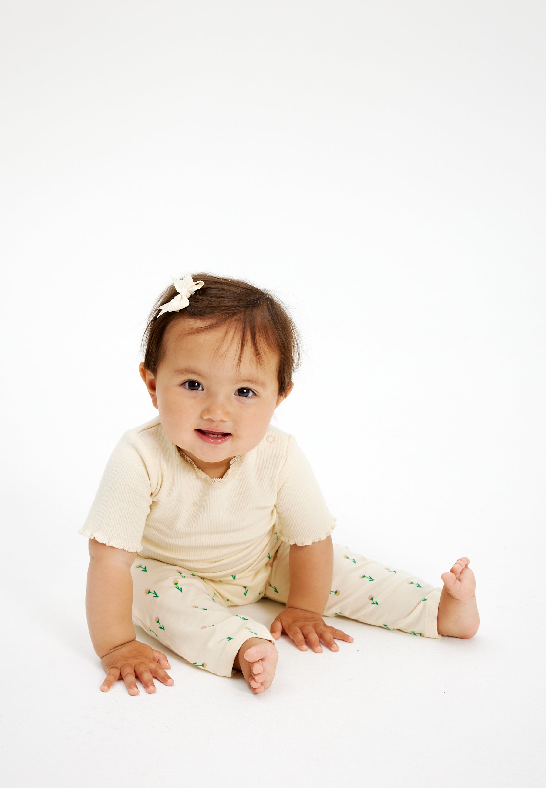 Shop tøj til baby pigen fra 0-4 år. Her hos THE NEW siblings finder du bl.a. nye styles fra Autumn23 kollektionen