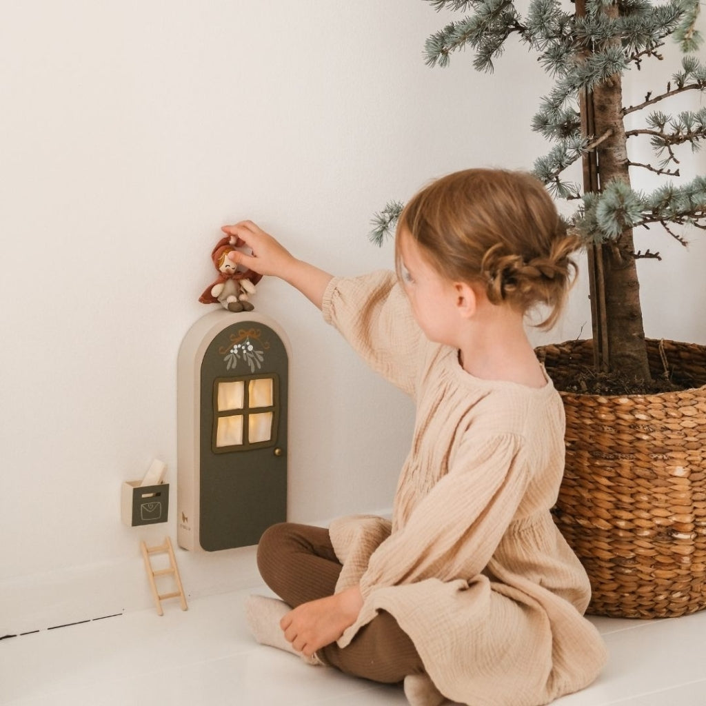 Fabelab Elf Door - Green with light Decoration Moss