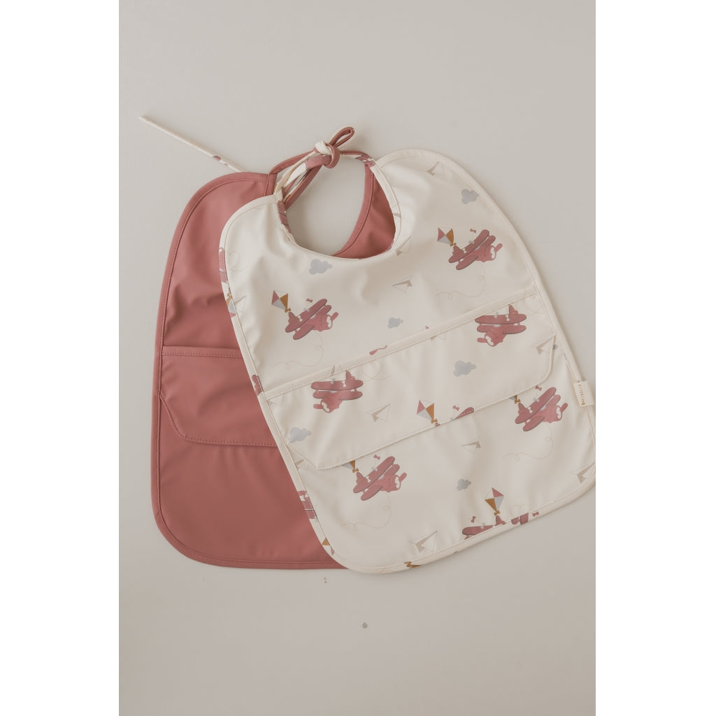 Fabelab Long Bib 2-pack - Little Flyers AOP Ash Rose Hagesmække og savlesmække Ash Rose
