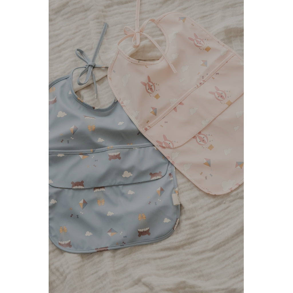 Fabelab Long Bib 2-pack - Little Flyers AOP Slate Hagesmække og savlesmække Slate
