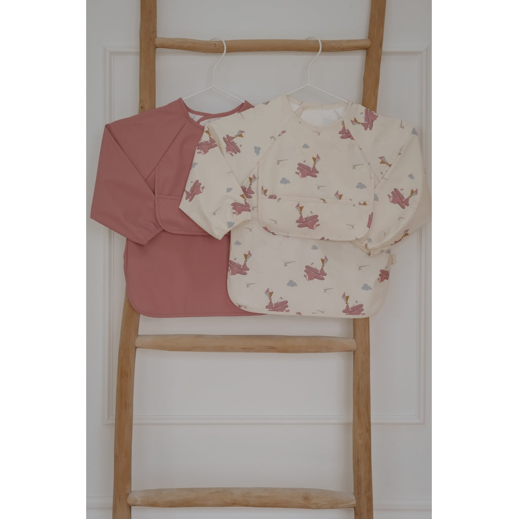 Fabelab Sleeve Bib 2-pack - Little Flyers AOP Ash Rose Hagesmække og savlesmække Ash Rose