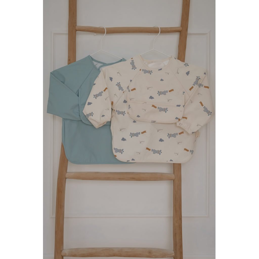 Fabelab Sleeve Bib 2-pack - Little Flyers AOP Slate Hagesmække og savlesmække Slate