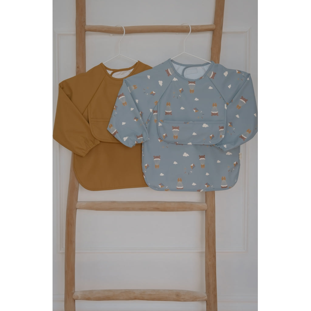 Fabelab Sleeve Bib 2-pack - Little Flyers AOP Slate Hagesmække og savlesmække Wood Thrush